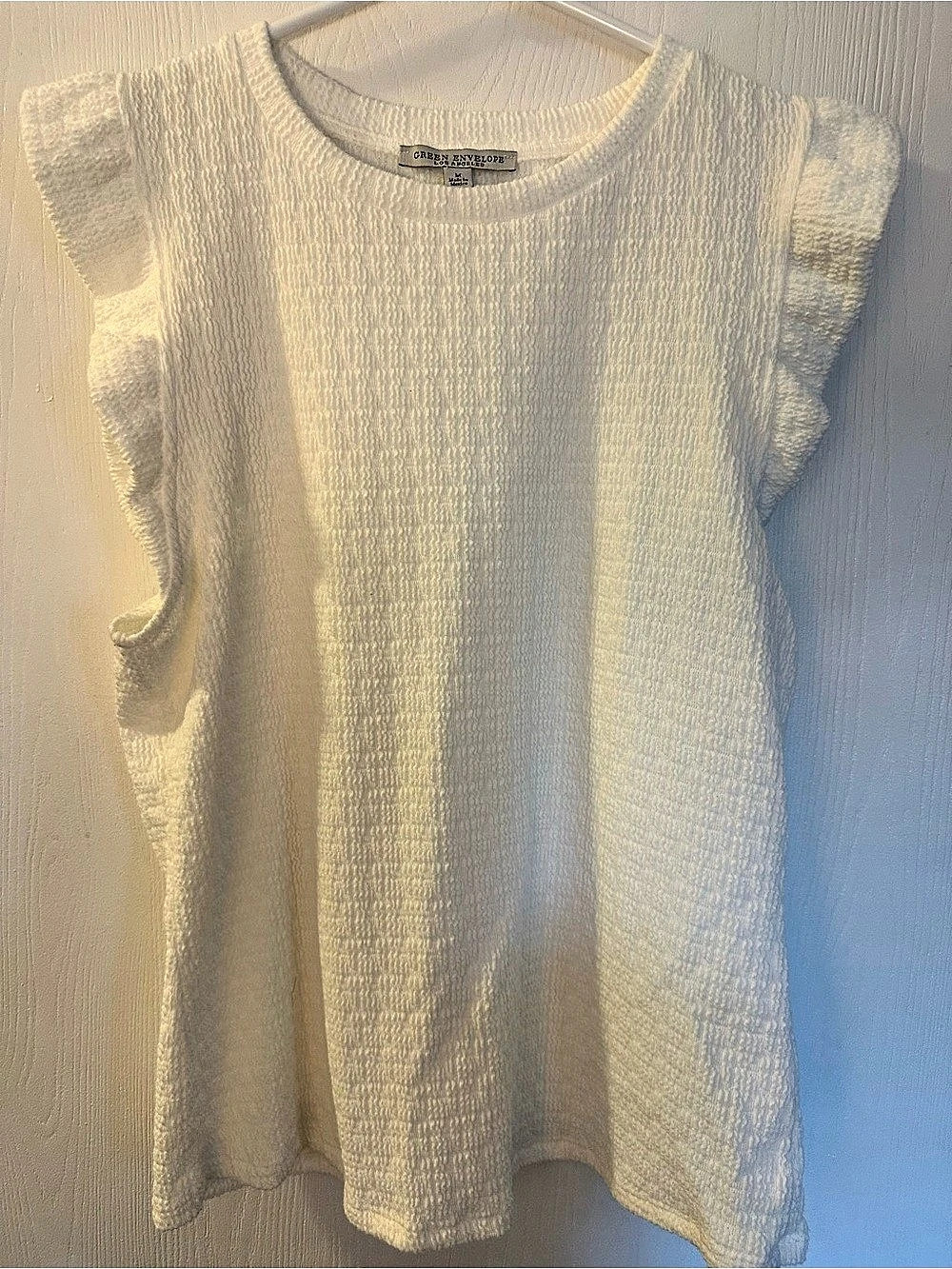 Green Envelope Textured Ruffle Sleeve Top in White Size Medium
